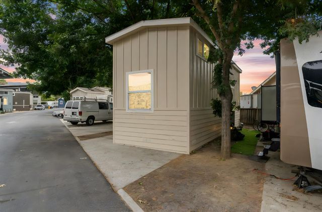 5878 Garlic Farms Dr #9, Gilroy, CA 95020