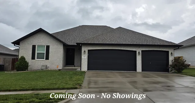 1656 N Penrose Avenue, Nixa, MO 65714