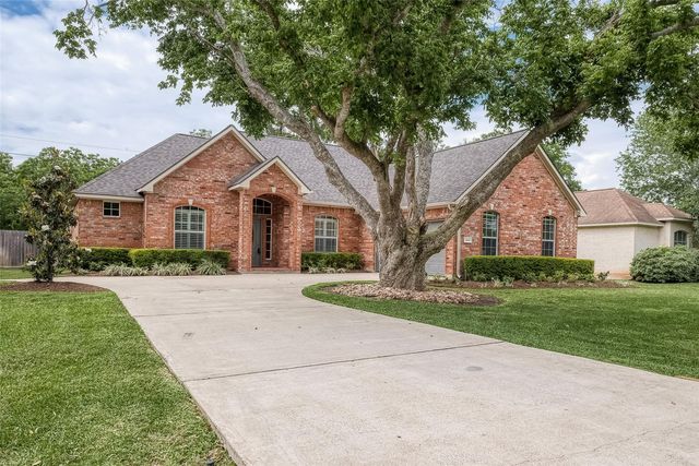 4415 Wickby St, Weston Lakes, TX 77441