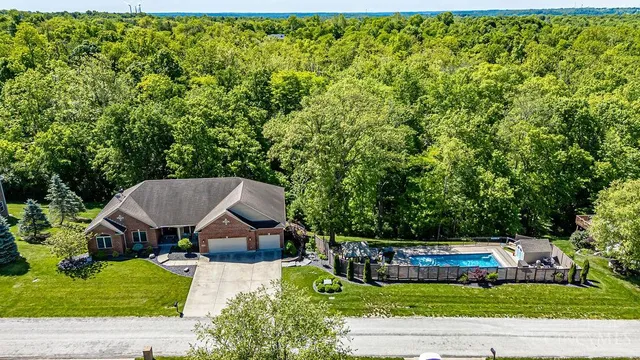 1815 Colorado Dr, Lawrenceburg, IN 47025