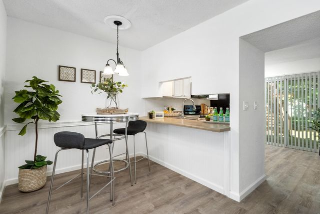 1232 Surrey Ct #d9e880e99, Godfrey, IL 62035