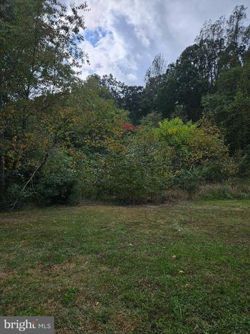 15494 Chester Ln, Bowling Green, VA 22427