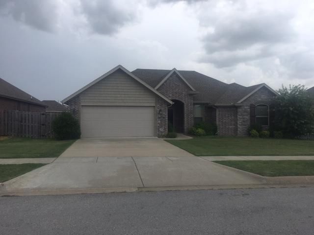 2886 N  Seneca Ave, Fayetteville, AR 72704