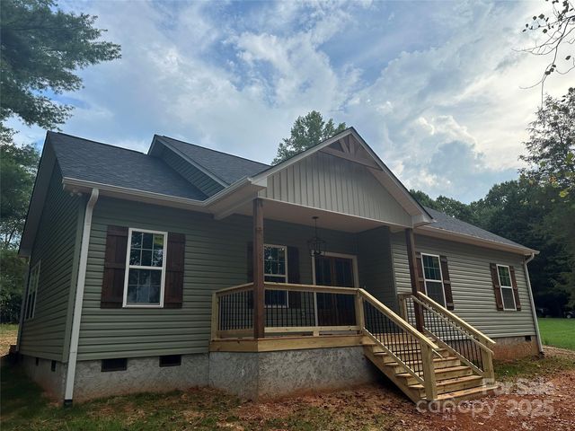 3541 Farmfield Dr, Claremont, NC 27054