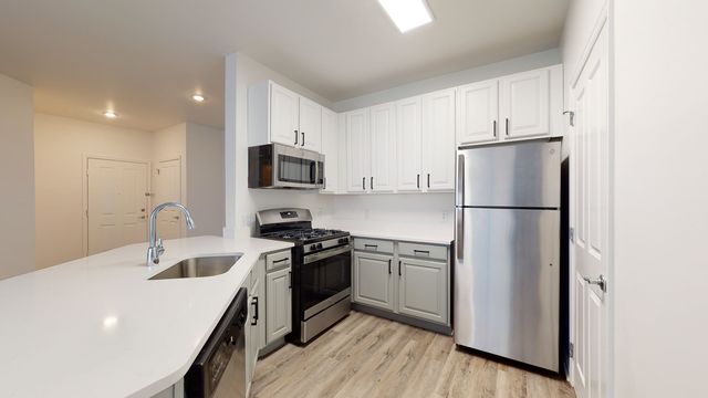 2 Francis Way #389, Bloomfield, CT 06002