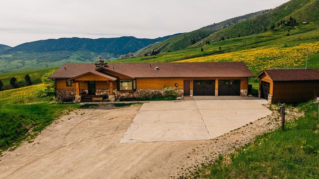 15 Middle Hideaway Ln, Big Horn, WY 82833