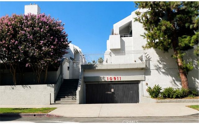 10911 Bluffside Dr #22, Studio City, CA 91604
