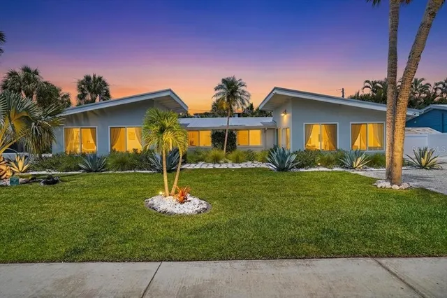 6203 Holmes Blvd, Holmes Beach, FL 34217