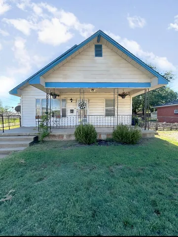 214 N  Temple St, Cordell, OK 73632