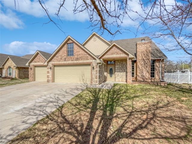 9229 Forest Cove Cir, Midwest City, OK 73130