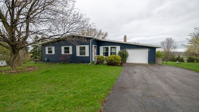 2 Hillcrest Dr, Bloomfield, NY 14469