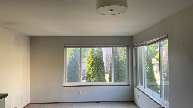 6410 8th Ave NE #206, Seattle, WA 98115