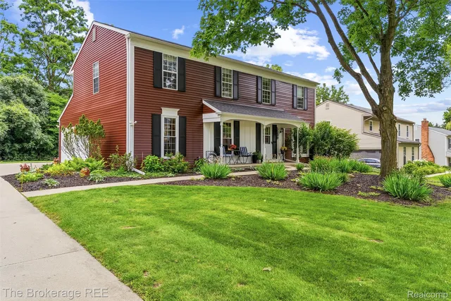 5539 Brompton Ct, West Bloomfield, MI 48322