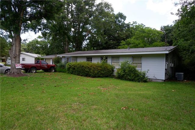 3647 Cumberland Dr, Moss Point, MS 39563