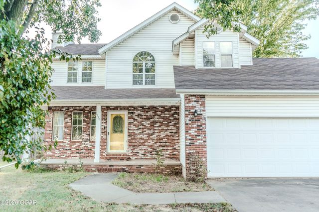 1210 Gold Dust Dr, Webb City, MO 64870