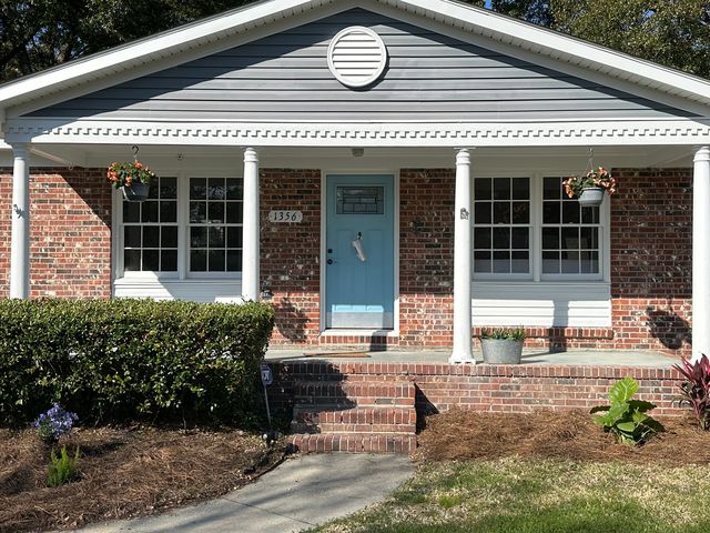 1356 Honeysuckle Ln, Charleston, SC 29412