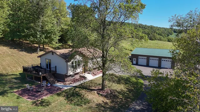 411 Golf Rd, Tamaqua, PA 18252