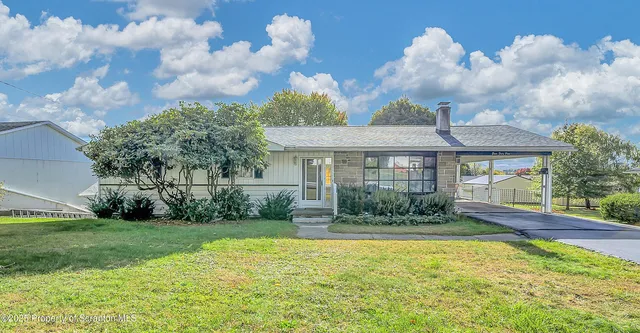 452 3rd St, Blakely, PA 18447