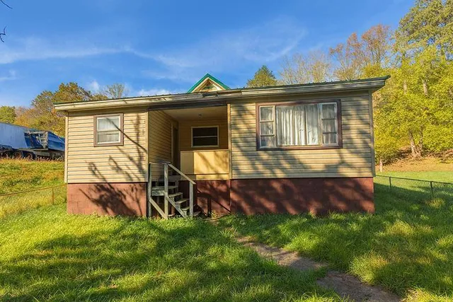 477 Main St, Spencer, WV 25276
