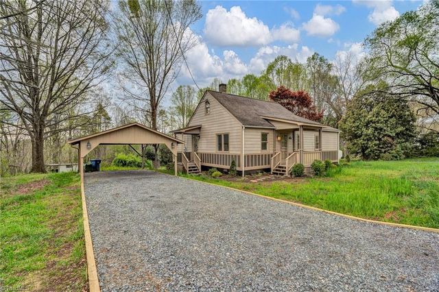 615 Cedarbrook Rd, Jonesville, NC 28642