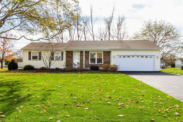 401 Sweet Acres Dr, Rochester, NY 14612