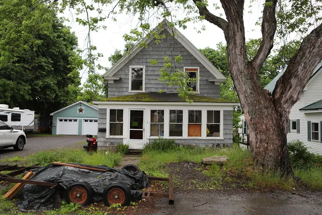 7 Eastern Avenue, East Millinocket, ME 04430