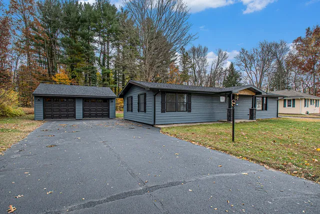 6165 N  Shore Dr, Coloma, MI 49038
