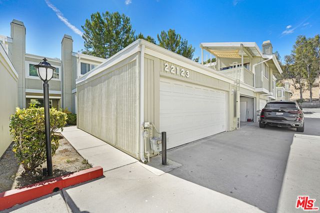 22123 Burbank Blvd #2, Woodland Hills, CA 91367