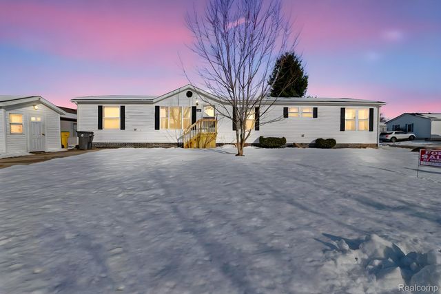 9740 Hathaway Dr, Northville, MI 48167