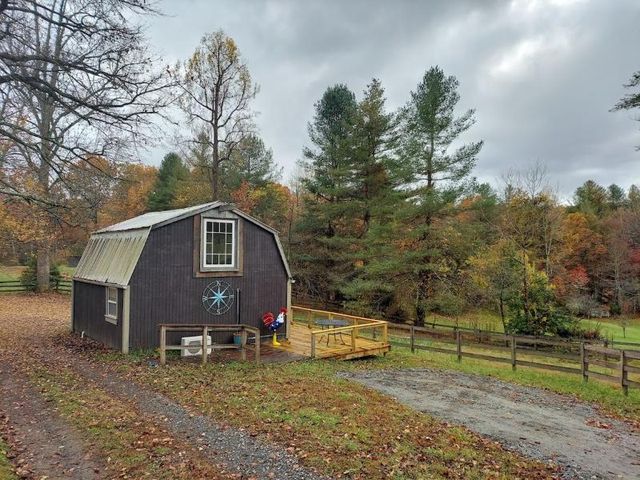 23 Blackjack Rd, Hendersonville, NC 28739