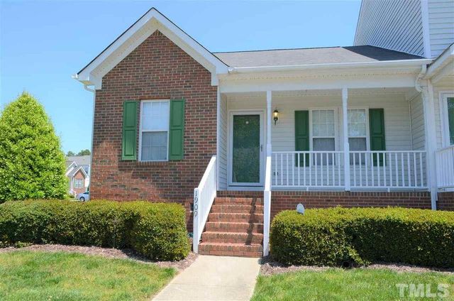 1909 Stroll Cir, Fuquay Varina, NC 27526