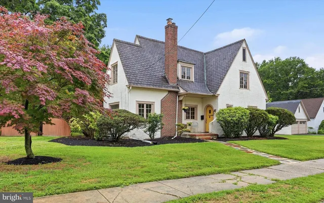 30 Bartram Ave, Mount Holly, NJ 08060