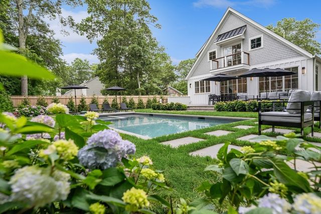 18 Red Cedar Rd, Southampton, NY 11968