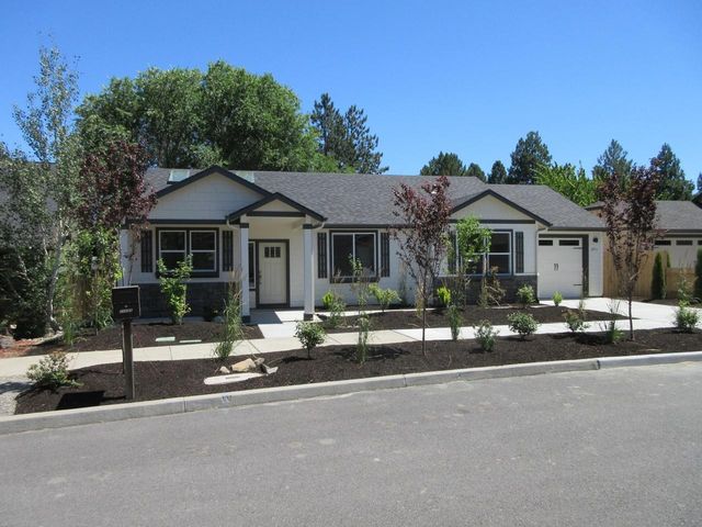 2856 Huettl Ln, Bend, OR 97701