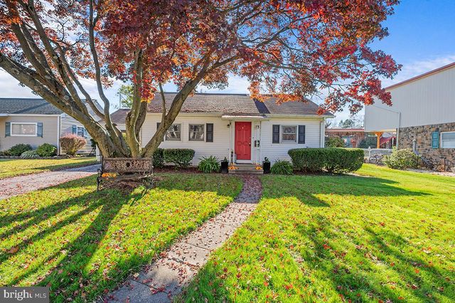 24 Lincoln Dr, Wernersville, PA 19565
