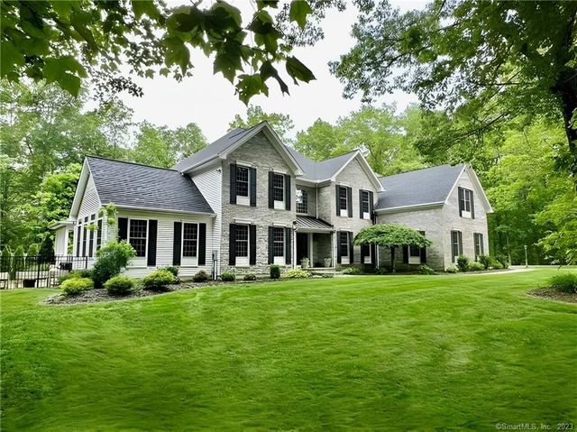 80 Carriage Dr, Bethany, CT 06524