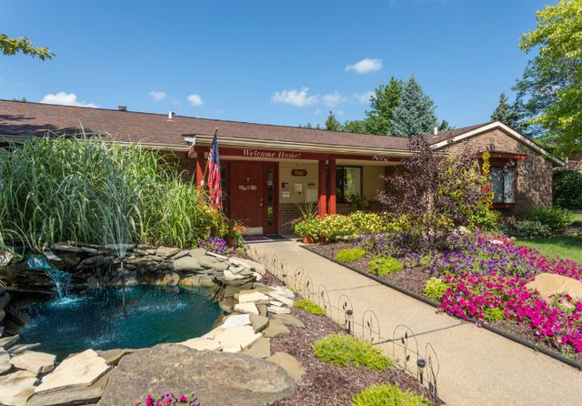 37410 Fountain Park Cir #26-517R, Westland, MI 48185