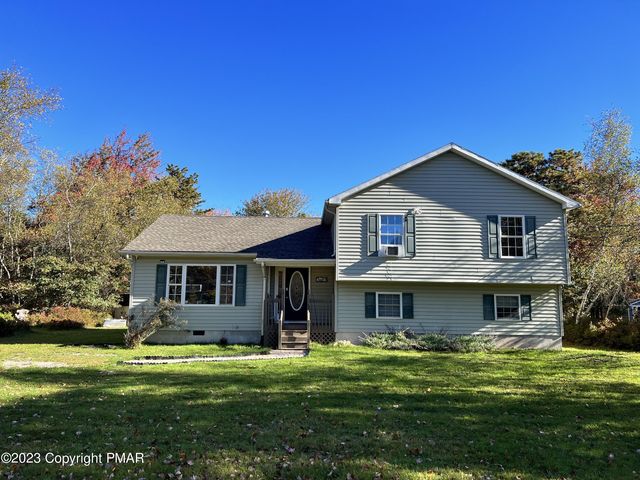 261 Clearview Dr, Long Pond, PA 18334