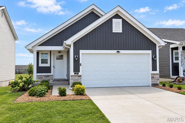 284 Crestfield Ct, Saint Charles, MO 63301