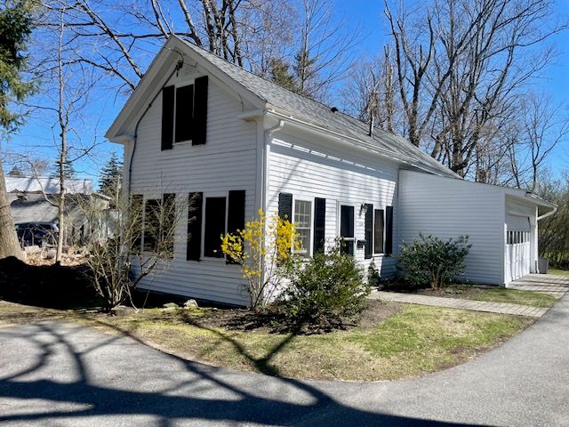 60 Main St #A, Exeter, NH 03833