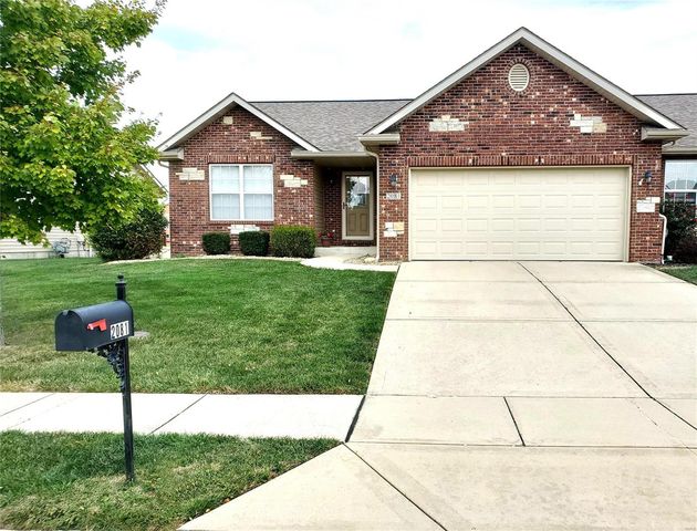 2081 Briarbend Ct, Maryville, IL 62062