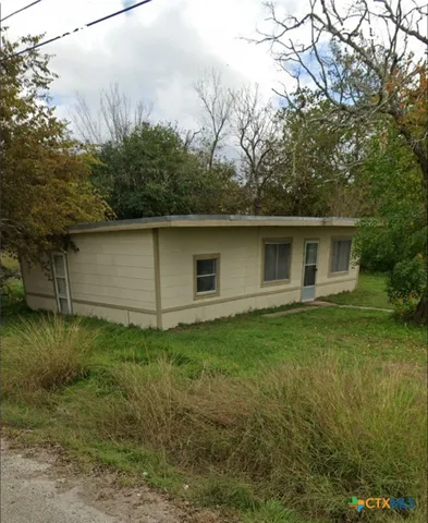 208-210 Harris St, Edna, TX 77957