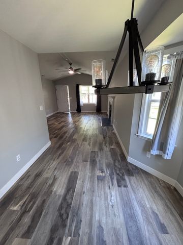 103 Woodvine Ct, New Bern, NC 28562
