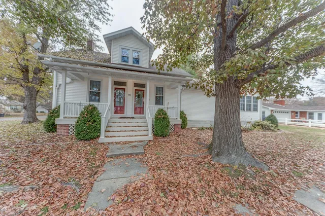 304 W  Mascoutah St, Okawville, IL 62271