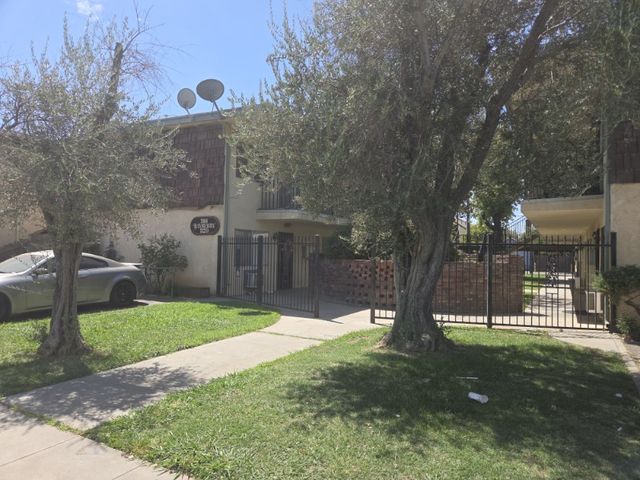 316 N  B St #5, Madera, CA 93638