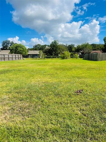 Mossy Meadow Dr, West Columbia, TX 77486