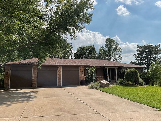 5903 Longview St, Papillion, NE 68133