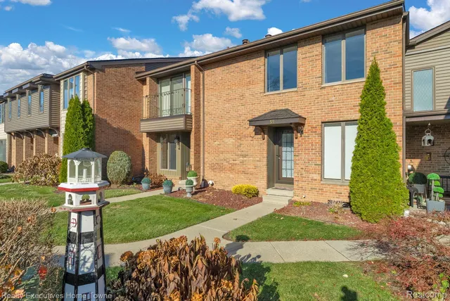 2500 River Rd #55, Marysville, MI 48040