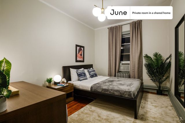400 W  20th St #B, New York, NY 10011