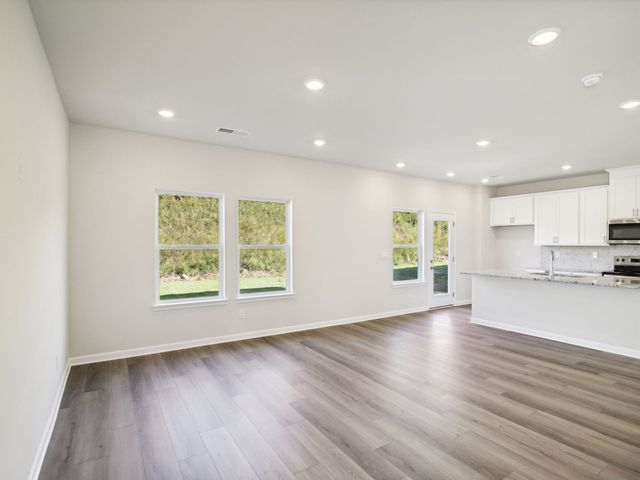 Finley Plan in Hawthorne Station, College Park, GA 30337